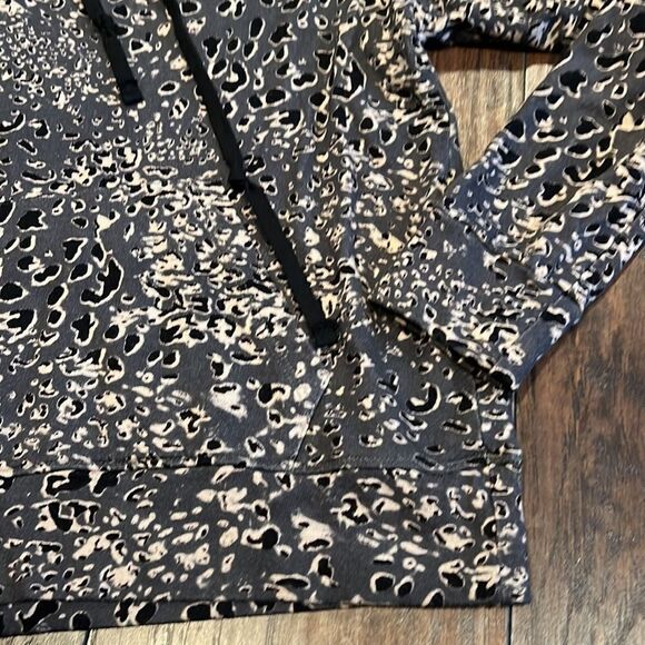 Sundry Anthropologie Leopard Hoodie size XS animal print made in USA - Picture 4 of 10